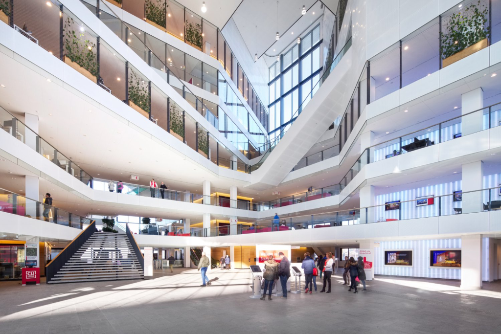 Stadskantoor - Atrium - foto: Kraaijvanger Architects